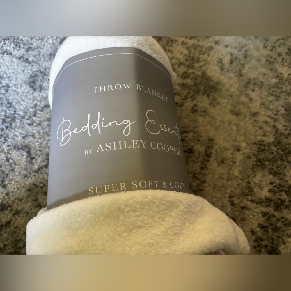 Bedding Essentials by Ashley Cooper Throw Blanket Ivory Super Soft Size: 50x60